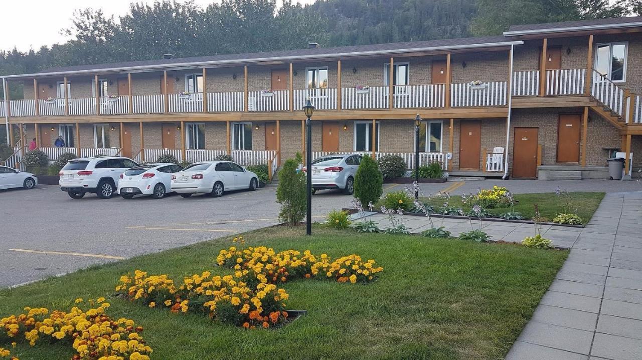 Hotel - Motel Georges Tadoussac Esterno foto