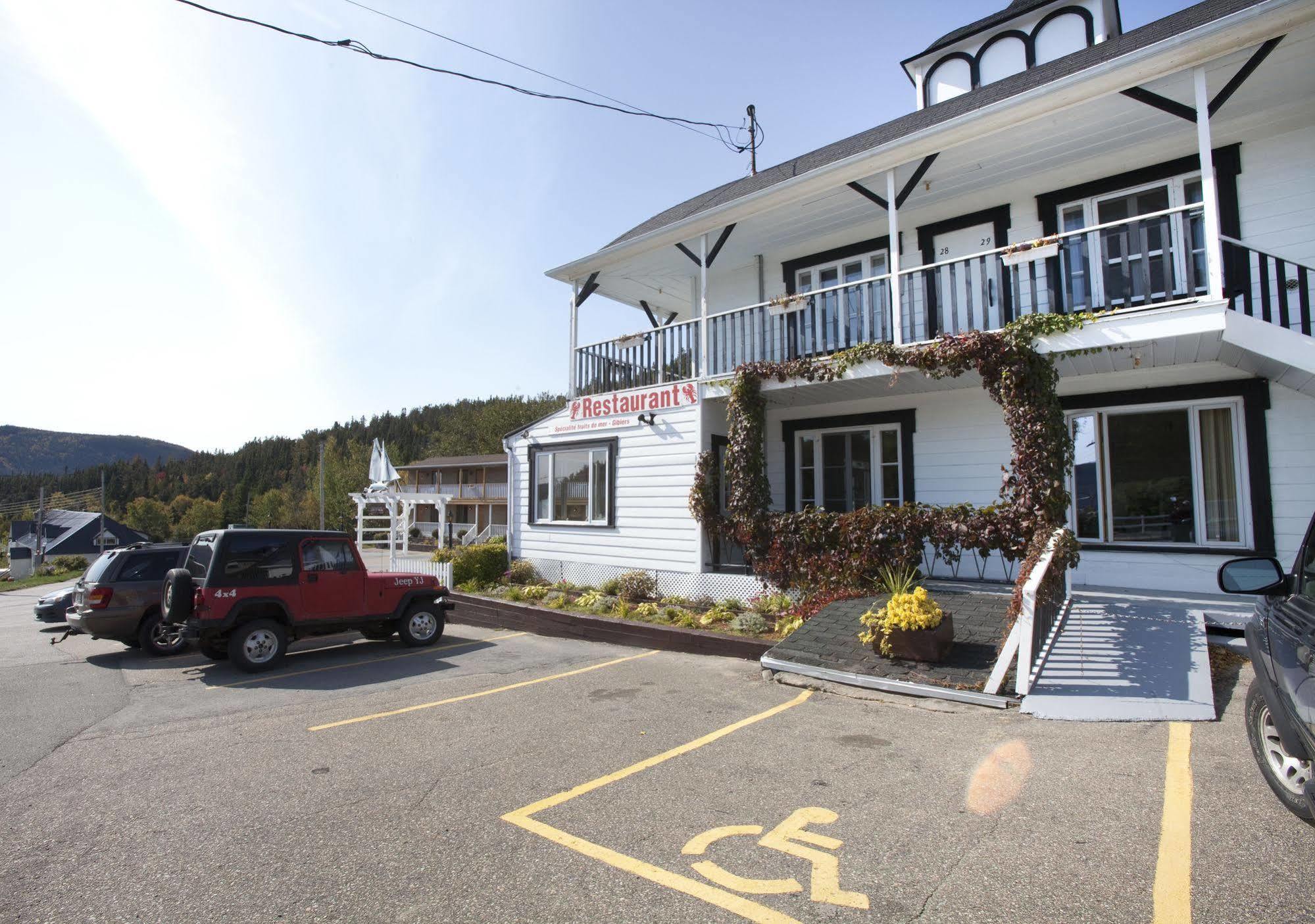 Hotel - Motel Georges Tadoussac Esterno foto