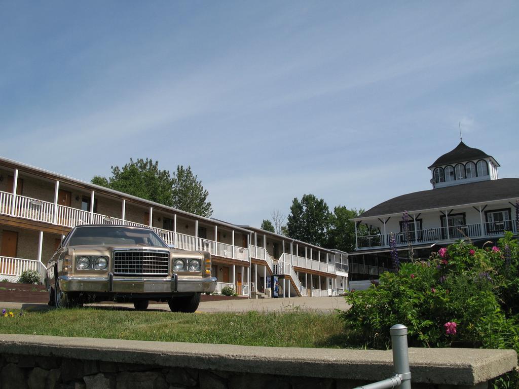 Hotel - Motel Georges Tadoussac Esterno foto